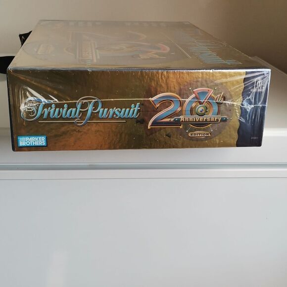 New Trivial Pursuit 20th Anniversary Game - Picture 3 of 3
